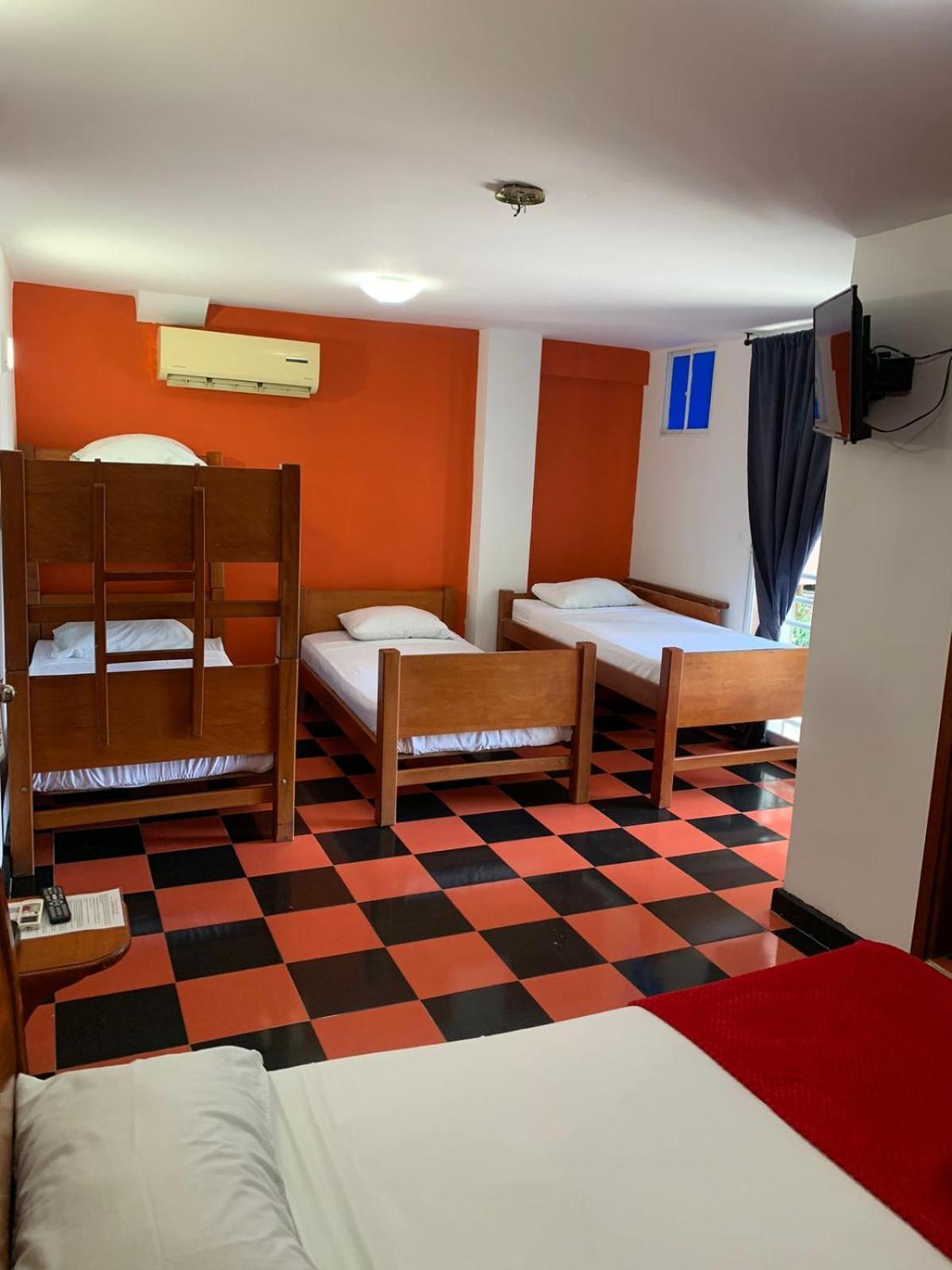 Hotel Bahia Plaza ซันตามาร์ตา ภายนอก รูปภาพ