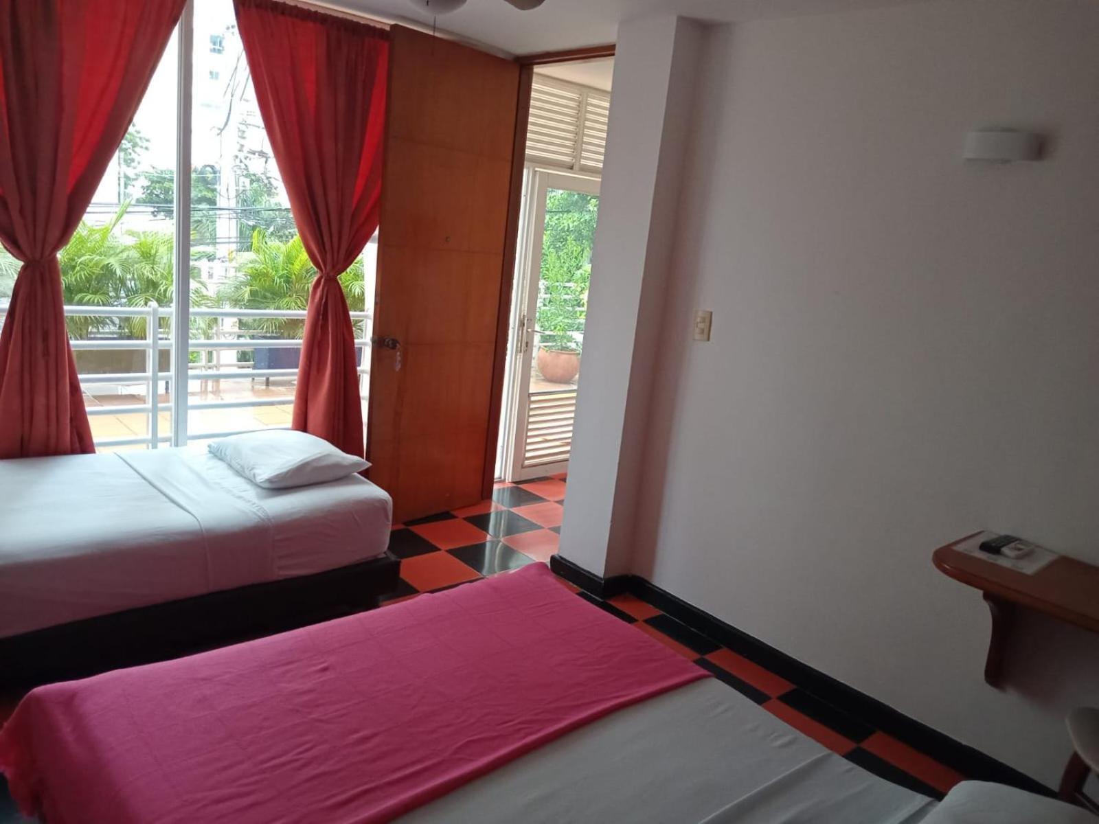 Hotel Bahia Plaza ซันตามาร์ตา ภายนอก รูปภาพ
